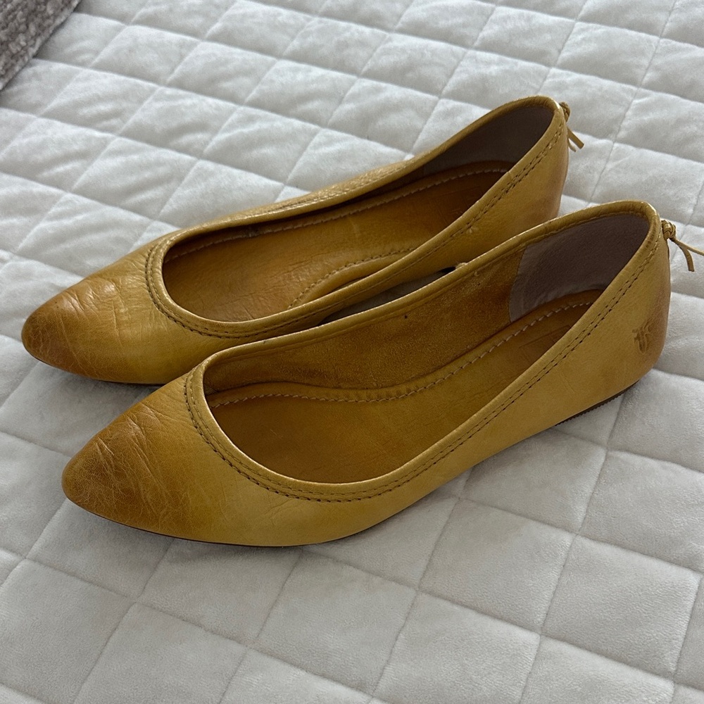 FRYE AND CO. Mustard Leather Flats